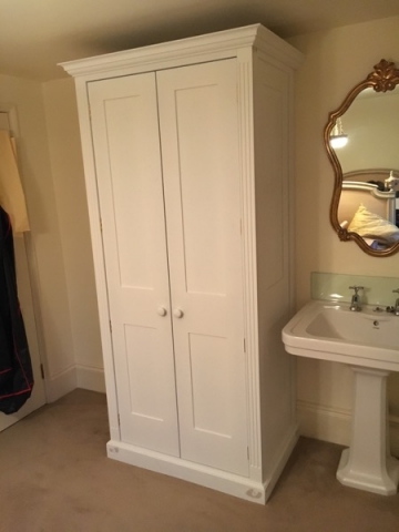 Single wardrobe