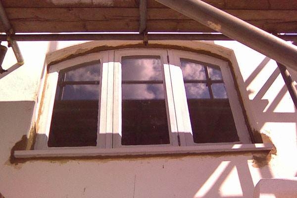 Replacement arch headed window