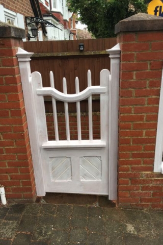 Small side gate