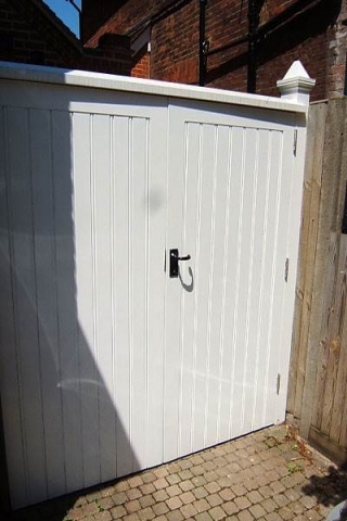 Side gate